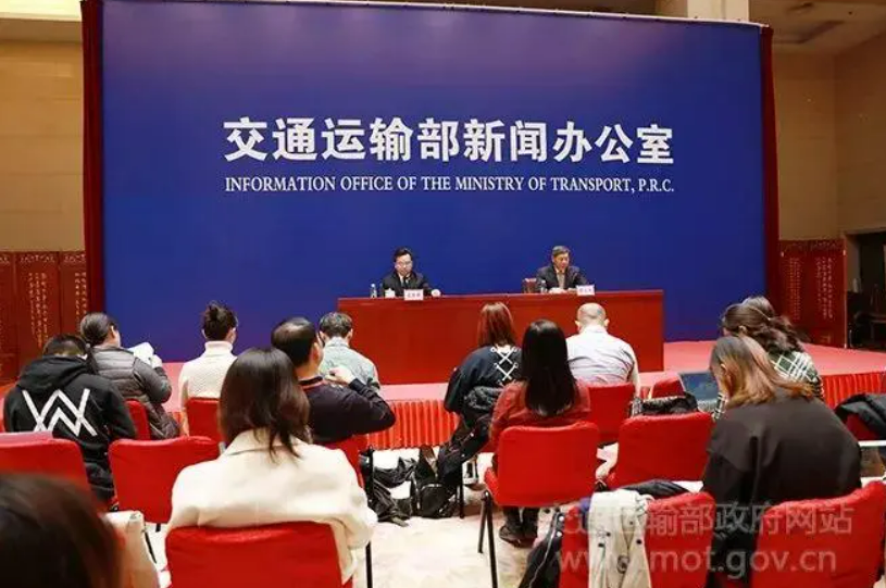 李小鵬在部黨組理論學習中心組二〇二二年第五次集體學習時強調(diào)：深入學習貫徹習近平總書記安全生產(chǎn)重要論述 高度警醒高度警覺堅決避免重特大事故連續(xù)發(fā)生