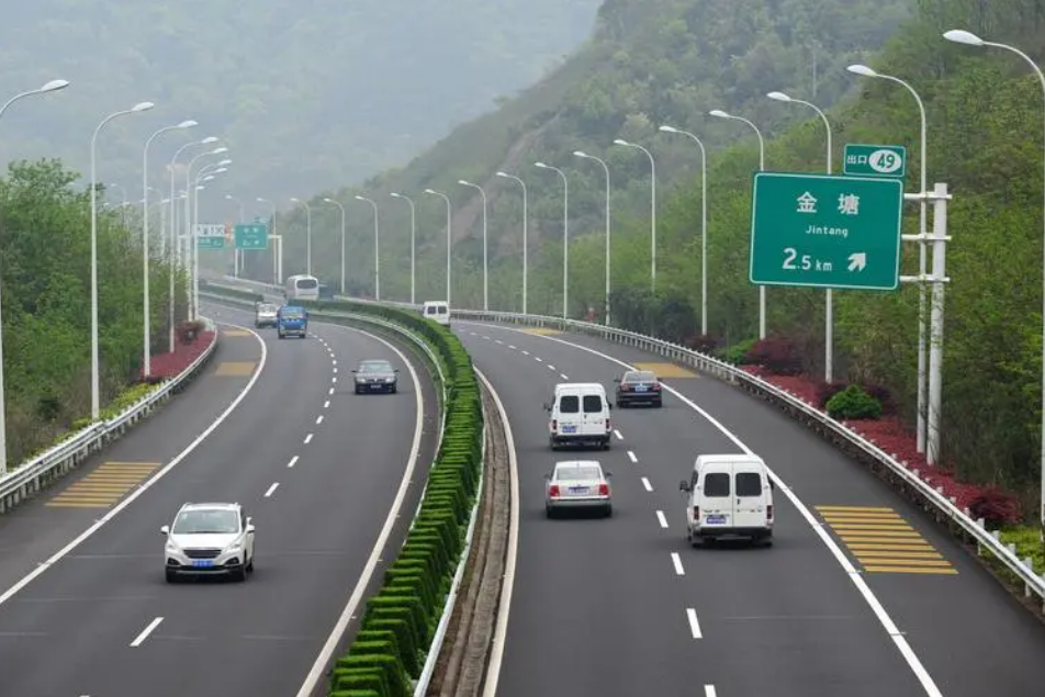 來自交通運輸行業(yè)的代表委員熱議政府工作報告 開路先鋒信心滿懷奔赴新征程